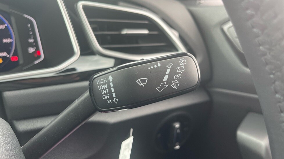 Used Volkswagen T-Roc 2025 for sale - 76145887: Photo 32