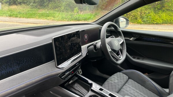 Used Volkswagen Passat 2025 for sale - 76140436: Photo 2