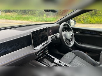Used Volkswagen Passat 2025 for sale - 76140436: Photo 2