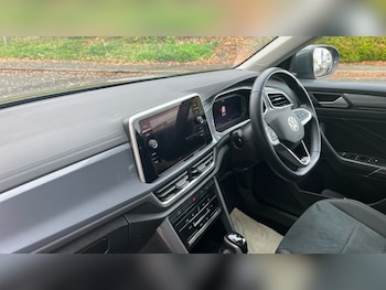 Used Volkswagen T-Roc 2024 for sale - 76428179: Photo