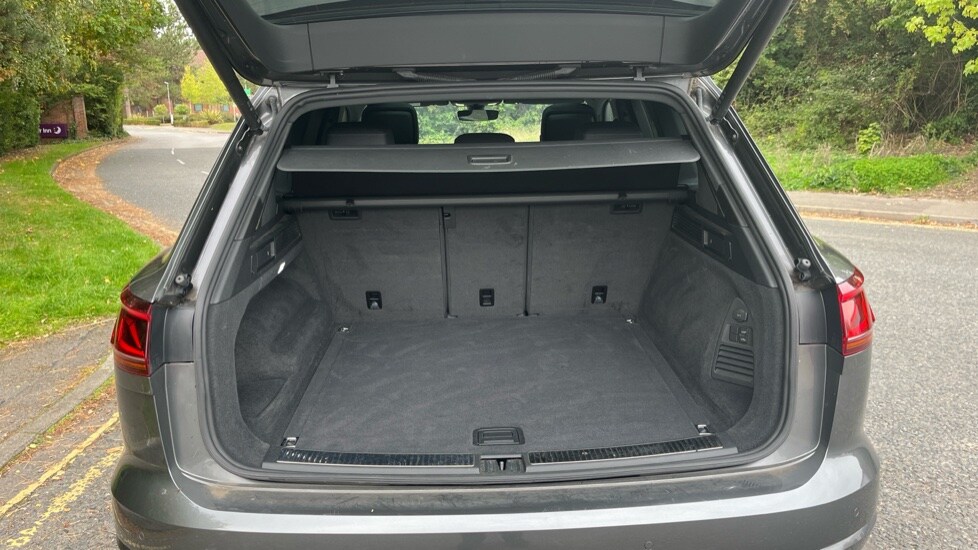 Used Volkswagen Touareg 2021 for sale - 76528879: Photo 16