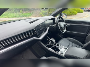 Used Volkswagen Touareg 2021 for sale - 76528879: Photo