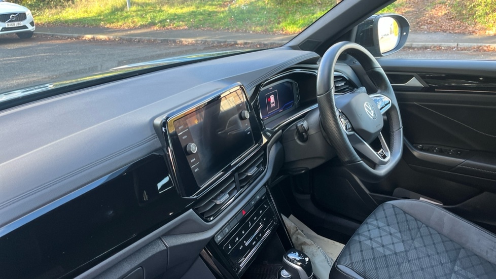 Used Volkswagen T-Roc 2023 for sale - 76684364: Photo 2