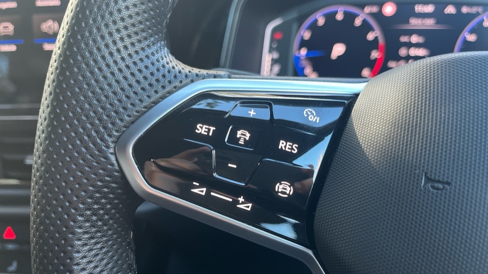 Used Volkswagen T-Roc 2023 for sale - 76684364: Photo 28