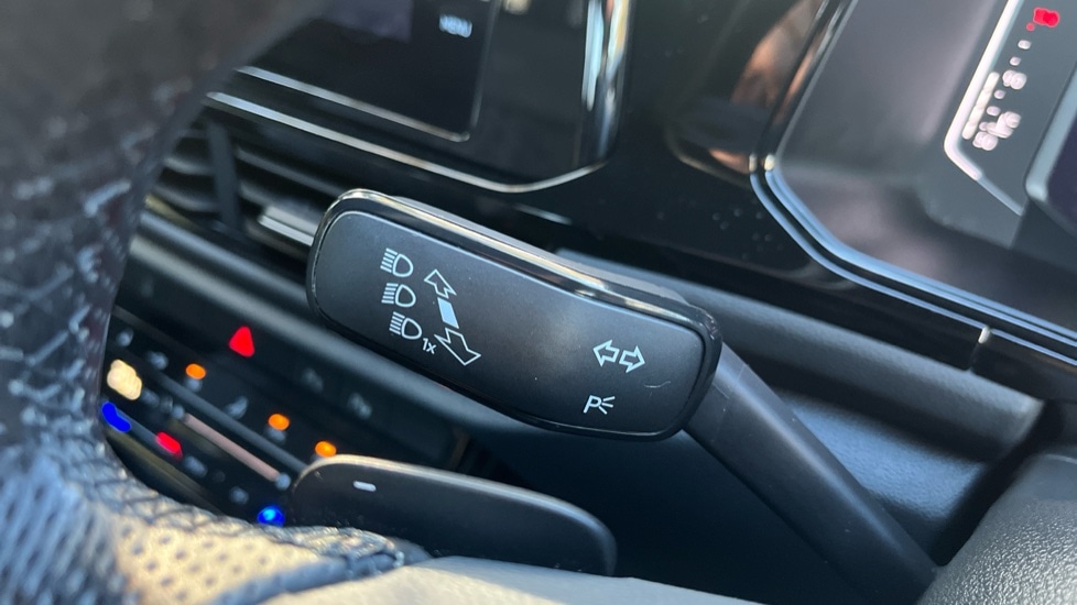 Used Volkswagen T-Roc 2023 for sale - 76684364: Photo 30