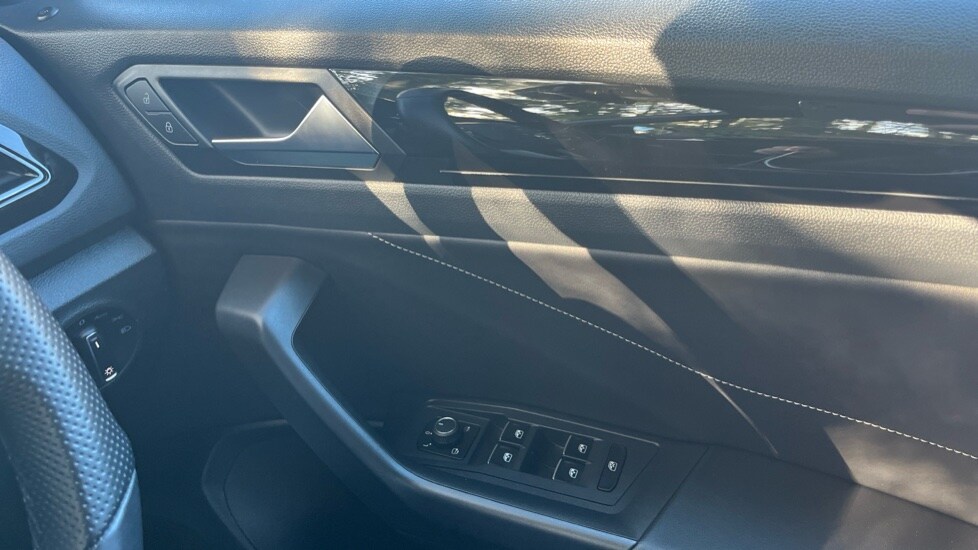 Used Volkswagen T-Roc 2023 for sale - 76684364: Photo 34