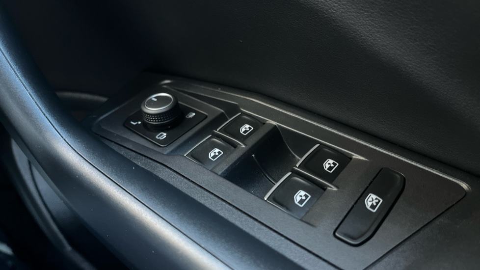 Used Volkswagen T-Roc 2023 for sale - 76684364: Photo 36