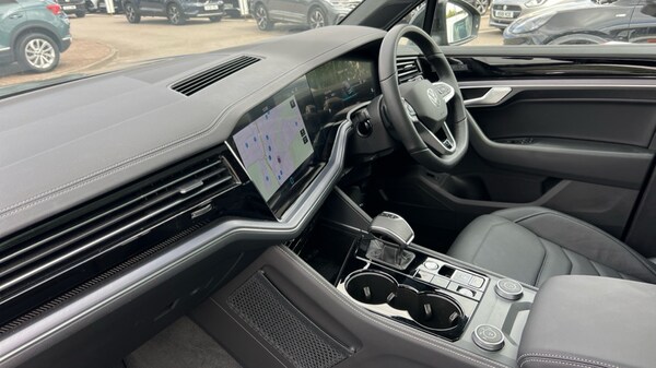 Used Volkswagen Touareg 2025 for sale - 75495650: Photo 2