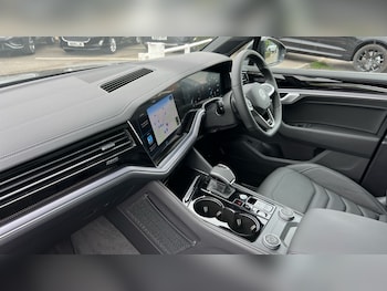 Used Volkswagen Touareg 2025 for sale - 75815524: Photo