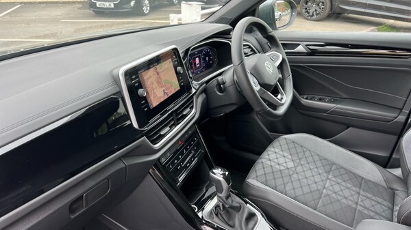 Used Volkswagen T-Roc 2025 for sale - 76297653: Photo 2