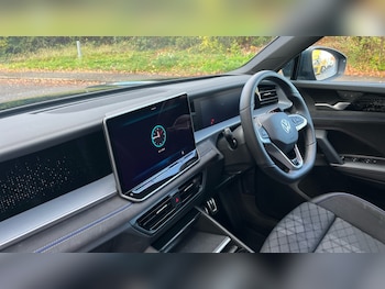 Used Volkswagen Touran 2025 for sale - 75522249: Photo