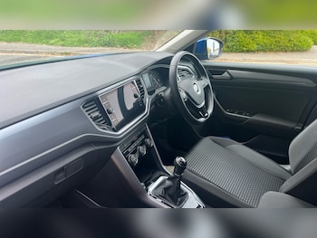 Used Volkswagen T-Roc 2022 for sale - 76100040: Photo 2