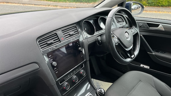 Used Volkswagen Golf 2018 for sale - 76272811: Photo 2