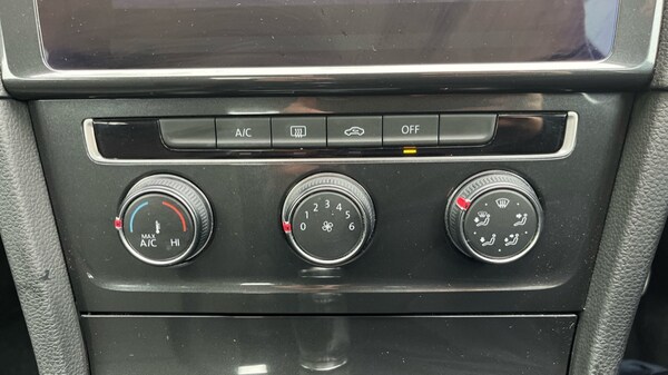 Used Volkswagen Golf 2018 for sale - 76272811: Photo 32