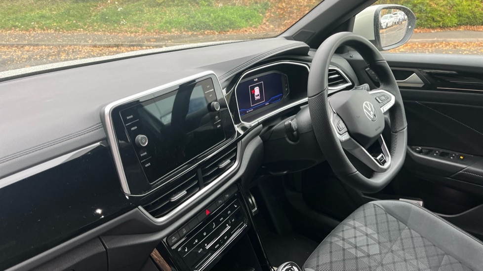 Used Volkswagen T-Roc 2025 for sale - 76873920: Photo 2