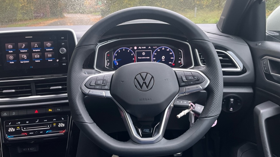 Used Volkswagen T-Roc 2025 for sale - 76873920: Photo 26