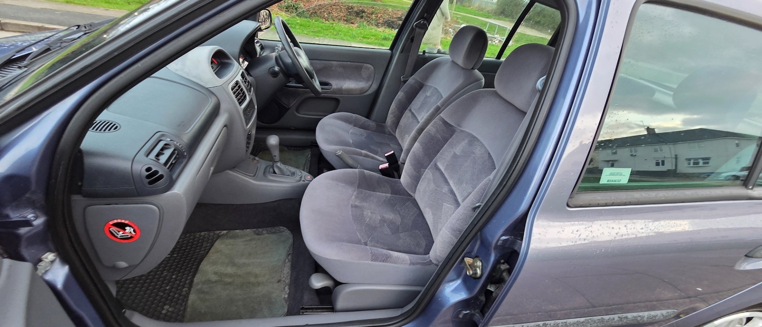 Used Renault Clio 2000 for sale - 77497848: Photo 21