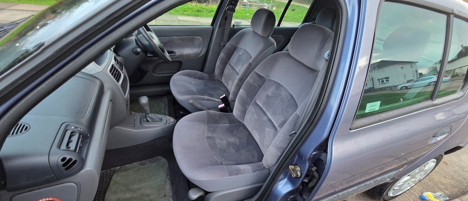 Used Renault Clio 2000 for sale - 77497848: Photo 22