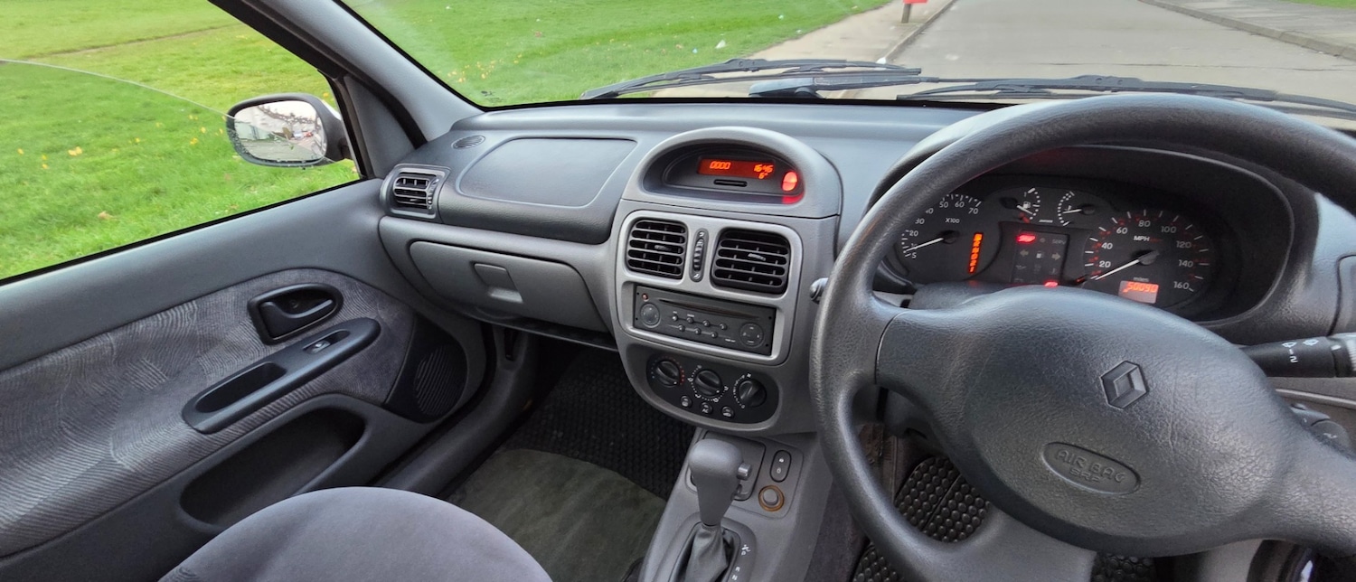 Used Renault Clio 2000 for sale - 77497848: Photo 36