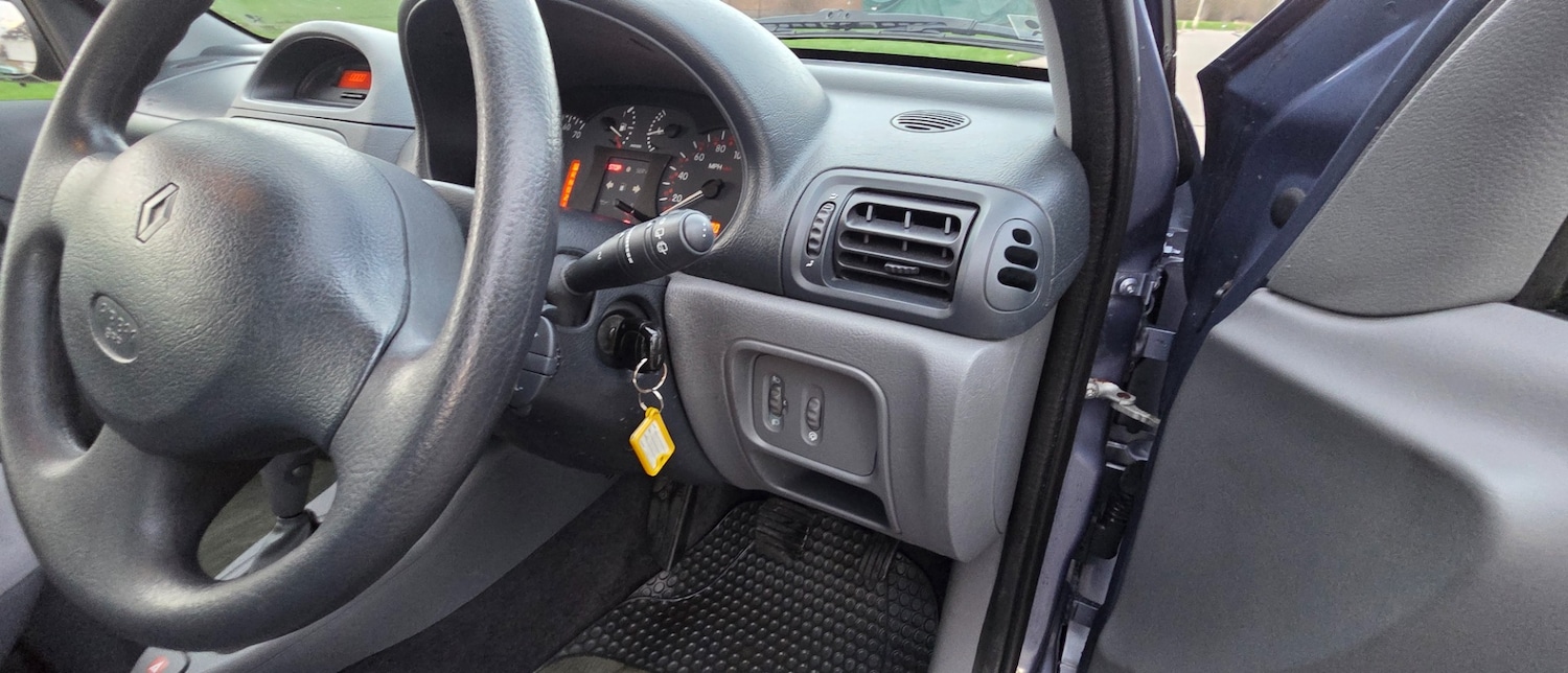 Used Renault Clio 2000 for sale - 77497848: Photo 38