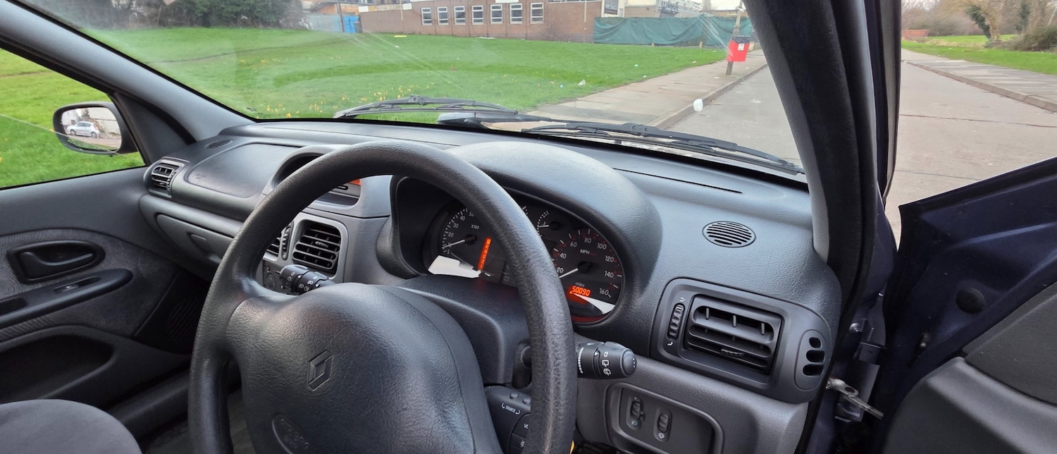 Used Renault Clio 2000 for sale - 77497848: Photo 39