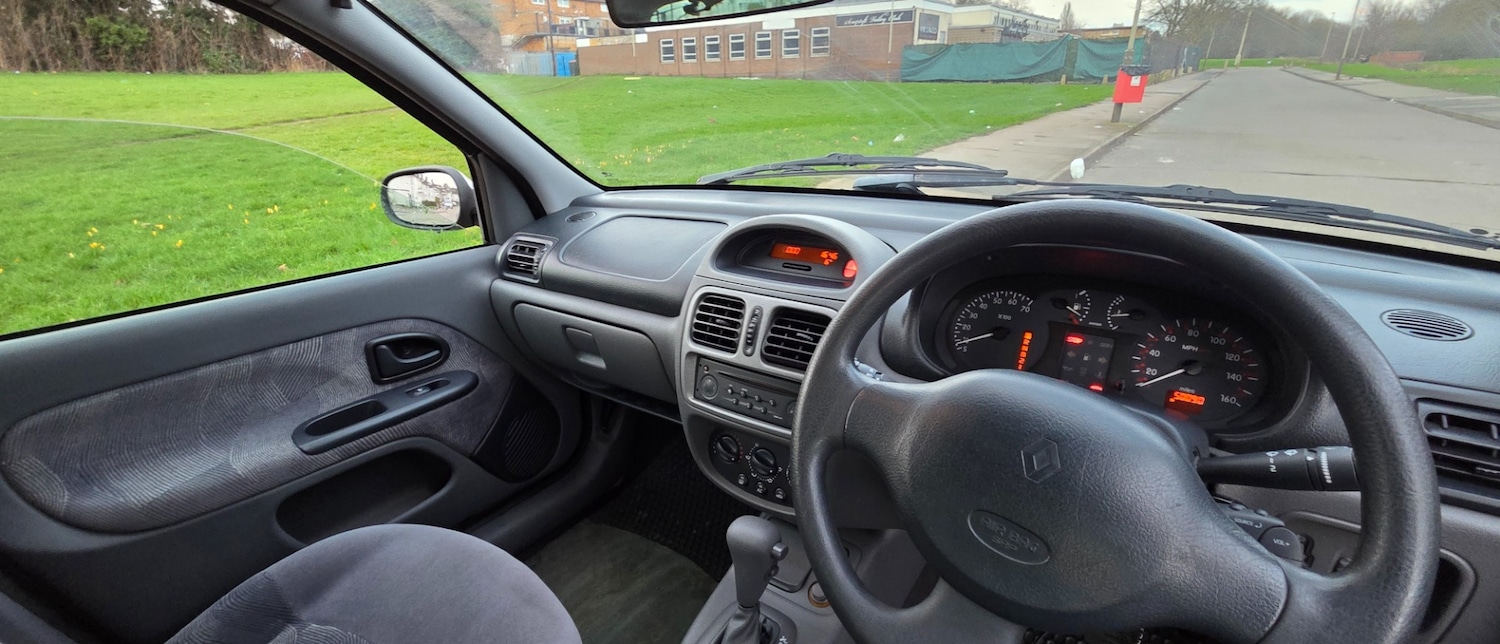 Used Renault Clio 2000 for sale - 77497848: Photo 41