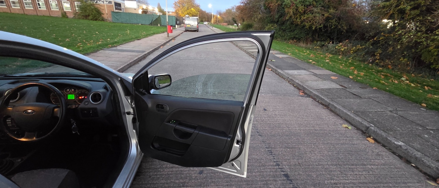 Used Ford Fiesta 2009 for sale - 77201346: Photo 31