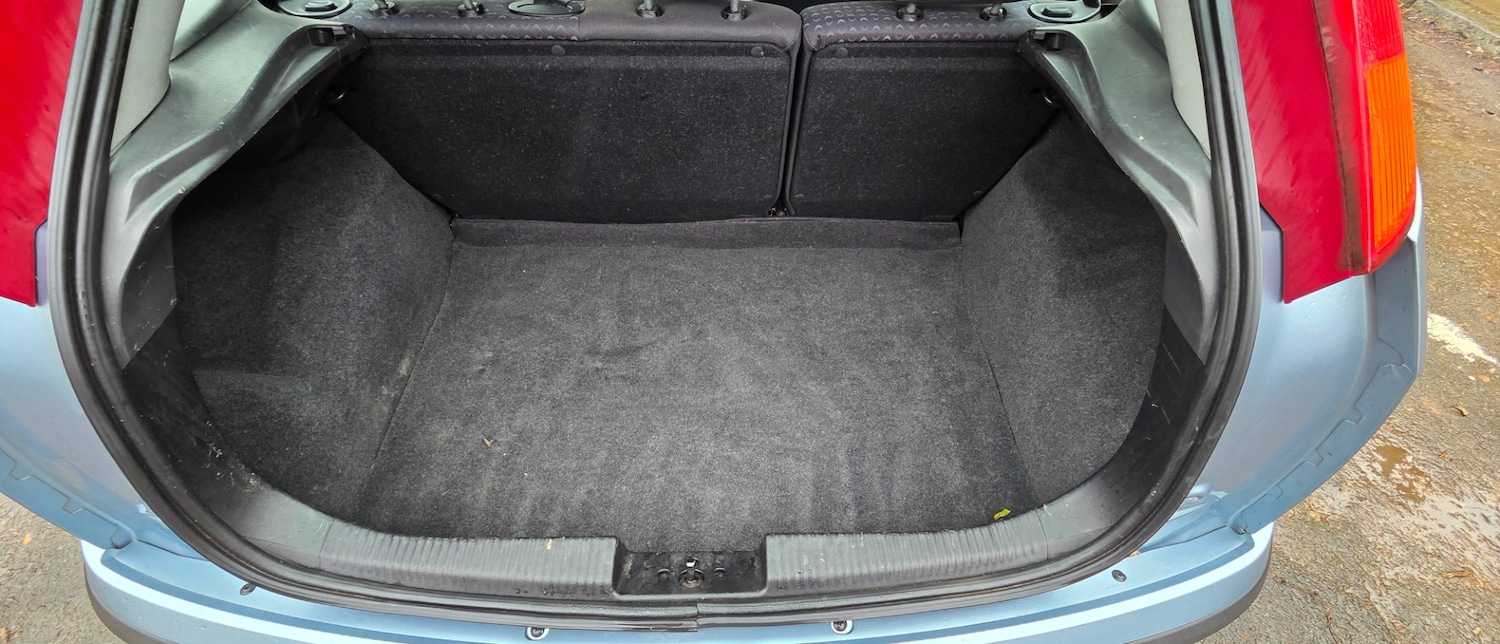 Used Ford Focus 2004 for sale - 77497904: Photo 29