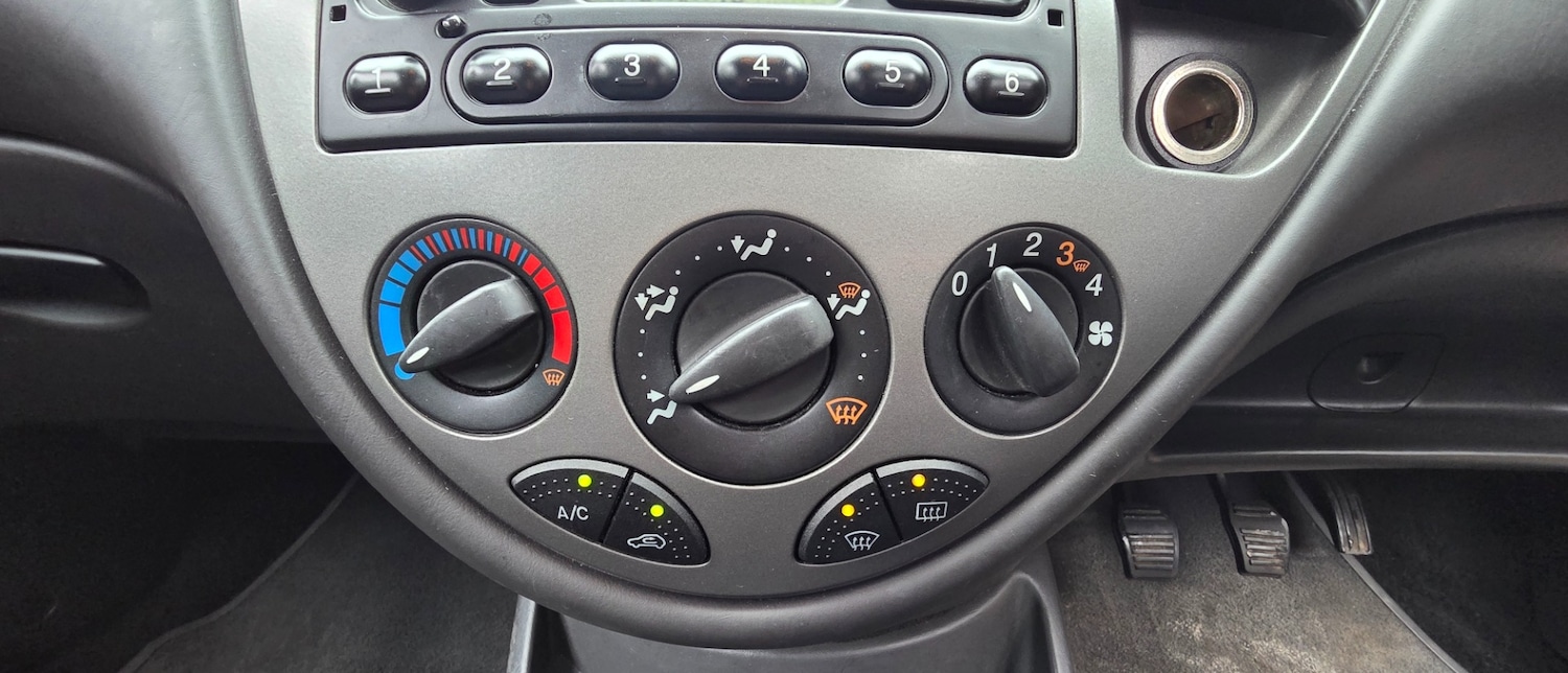 Used Ford Focus 2004 for sale - 77497904: Photo 37