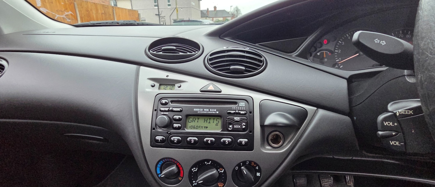 Used Ford Focus 2004 for sale - 77497904: Photo 39