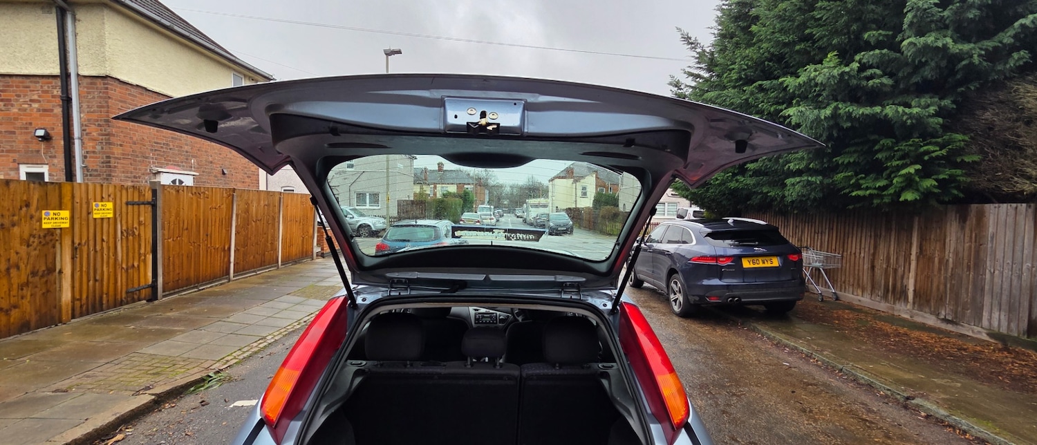 Used Ford Focus 2004 for sale - 77497904: Photo 44