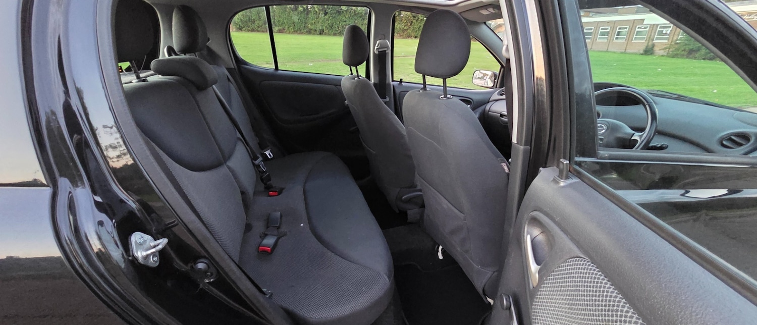 Used Toyota Yaris 2005 for sale - 77201137: Photo 11