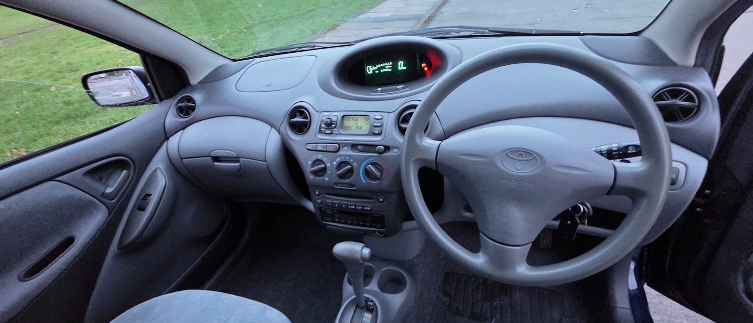 Used Toyota Yaris 2000 for sale - 77497849: Photo 36