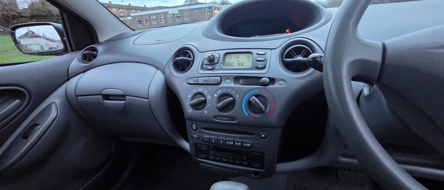 Used Toyota Yaris 2000 for sale - 77497849: Photo 37