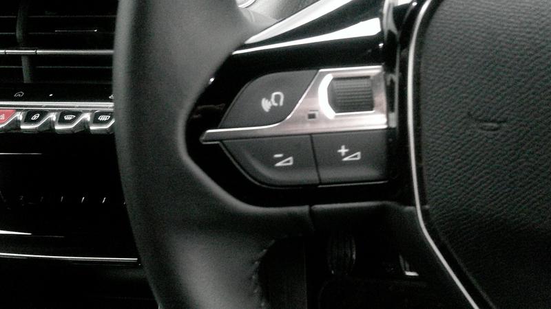 Used Peugeot 2008 2023 for sale - 77117133: Photo 11