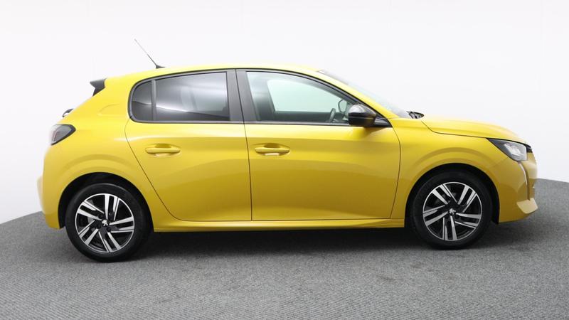Used Peugeot 208 2023 for sale - 77116663: Photo 2
