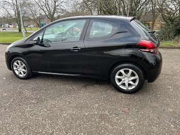 Used Peugeot 208 2015 for sale - 77742846: Photo