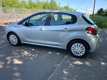 Used Peugeot 208 2016 for sale - 78736103: Photo