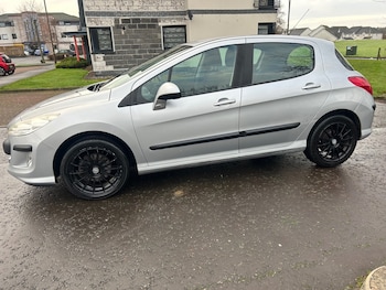 Used Peugeot 308 2010 for sale - 76946091: Photo