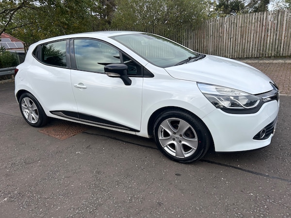 Used Renault Clio 2015 for sale - 76233898: Photo 2