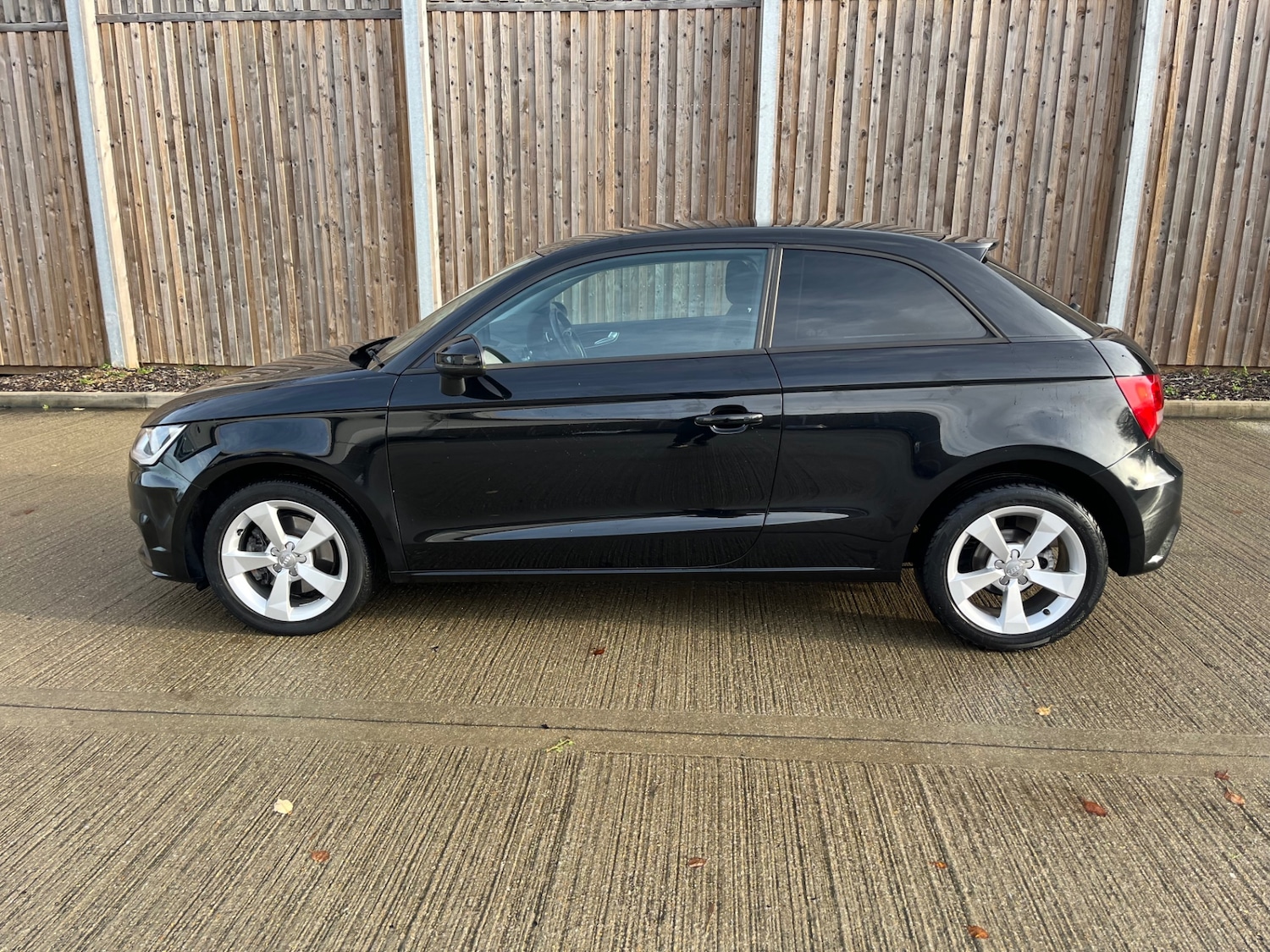 Used Audi A1 2017 for sale - 76859273: Photo 2