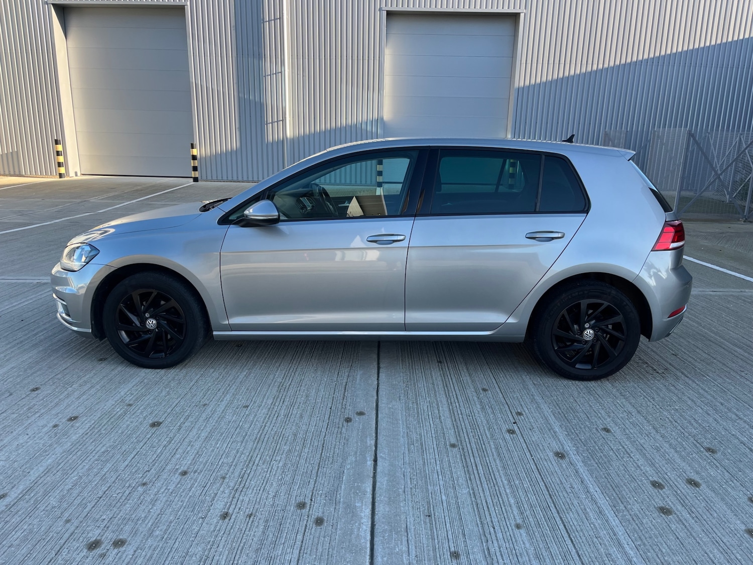 Used Volkswagen Golf 2019 for sale - 76757926: Photo 2