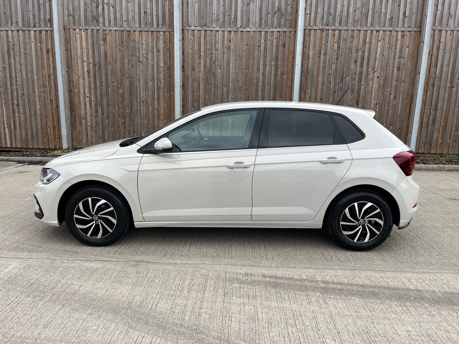 Used Volkswagen Polo 2023 for sale - 78122920: Photo 2