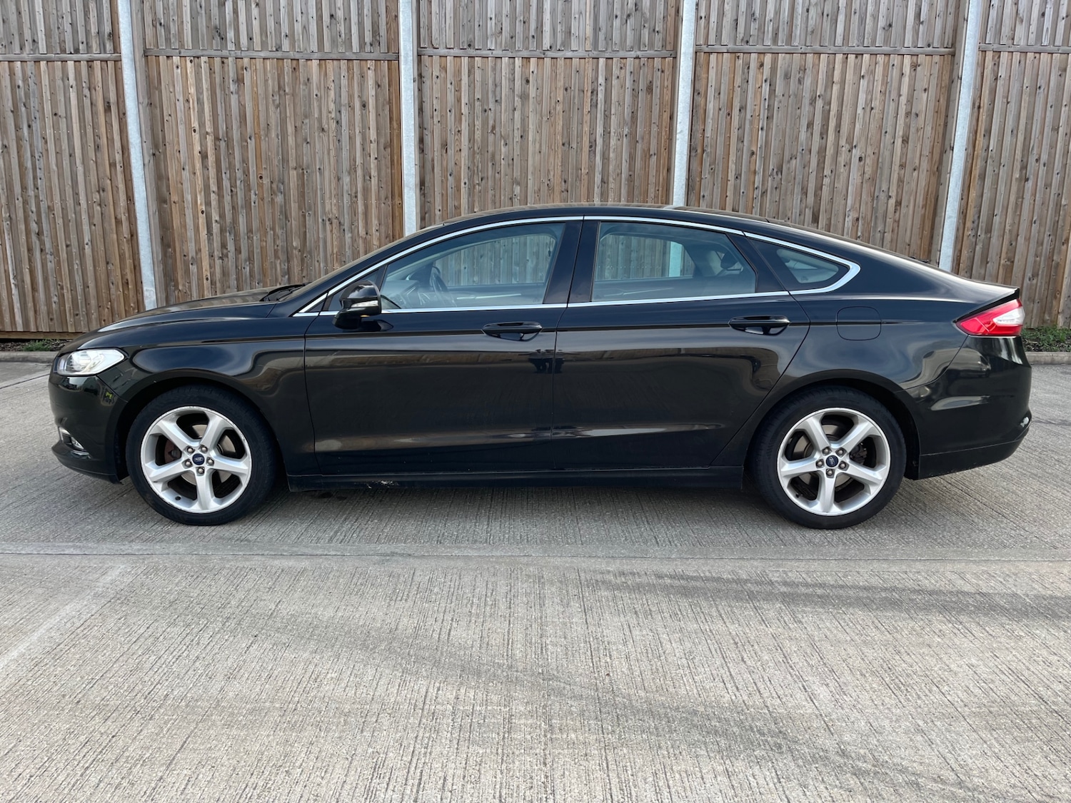 Used Ford Mondeo 2019 for sale - 78175485: Photo 2