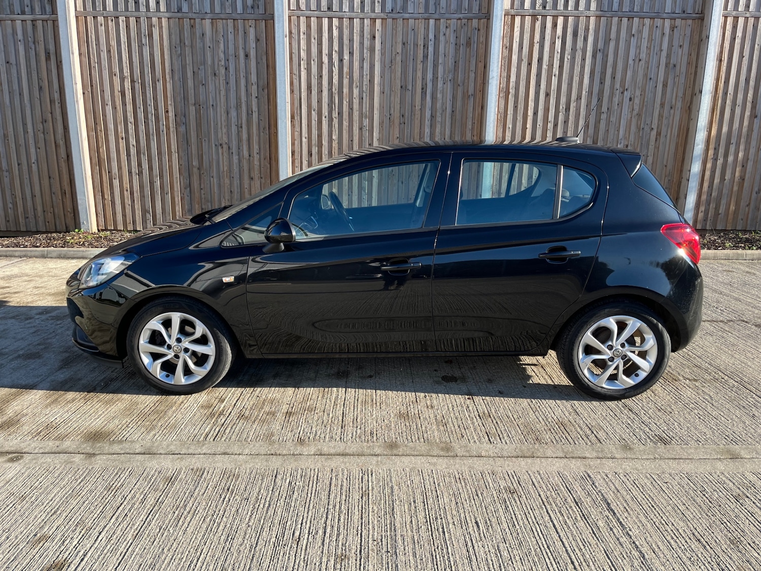 Used Vauxhall Corsa 2017 for sale - 76655824: Photo 2
