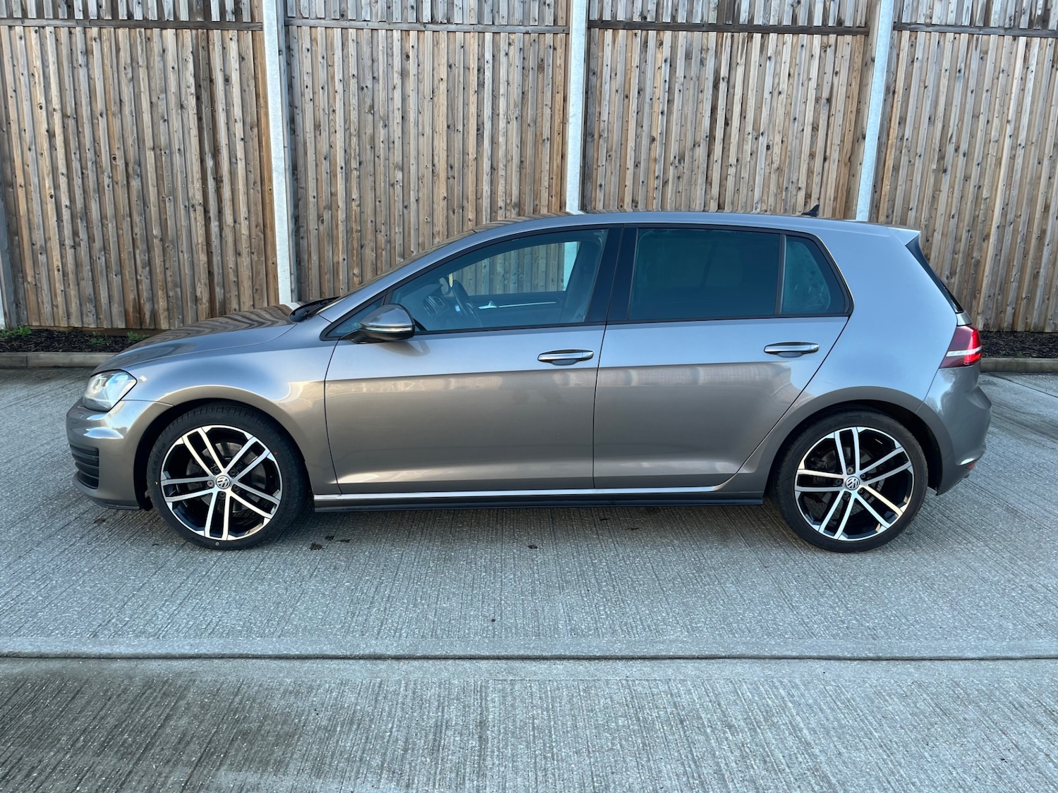 Used Volkswagen Golf 2015 for sale - 77562425: Photo 2