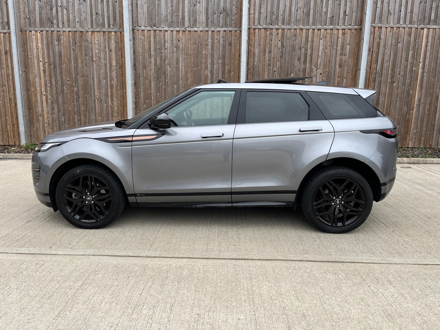 Used Land Rover Range Rover Evoque 2023 for sale - 76390470: Photo 2