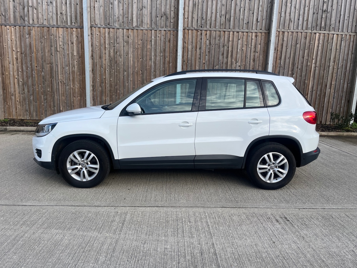 Used Volkswagen Tiguan 2015 for sale - 77495029: Photo 2