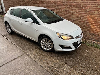 2015 (65) - 1.6i 16V Tech Line 5dr Auto