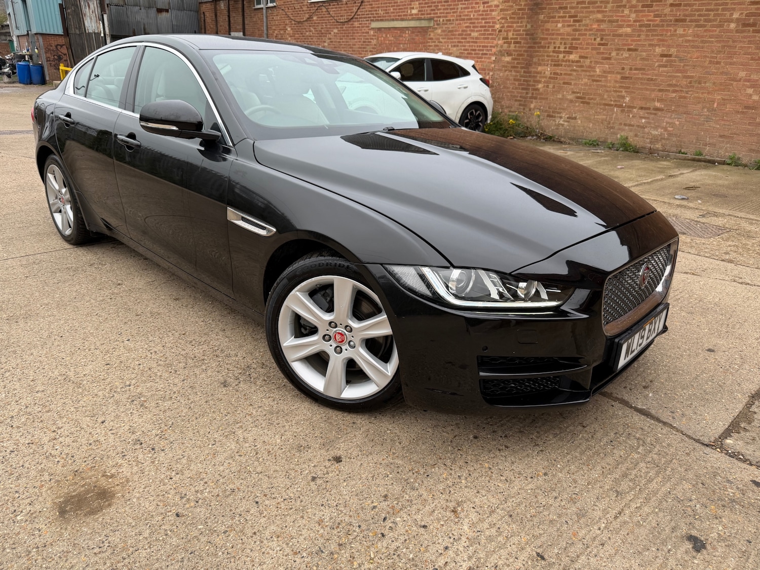 Used Jaguar XE 2019 for sale - 76265558: Photo 1
